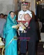 Khayyam awarded Padma Bhushan in Delhi.jpg